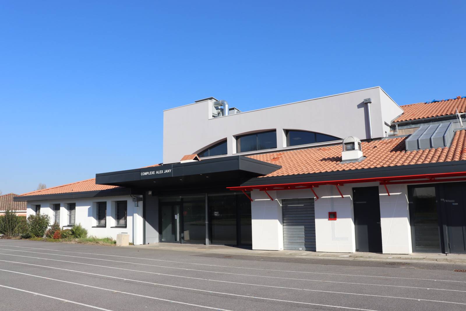 Réaménagement et rénovation façades d'un complexe sportif à SAINT JEAN (31)