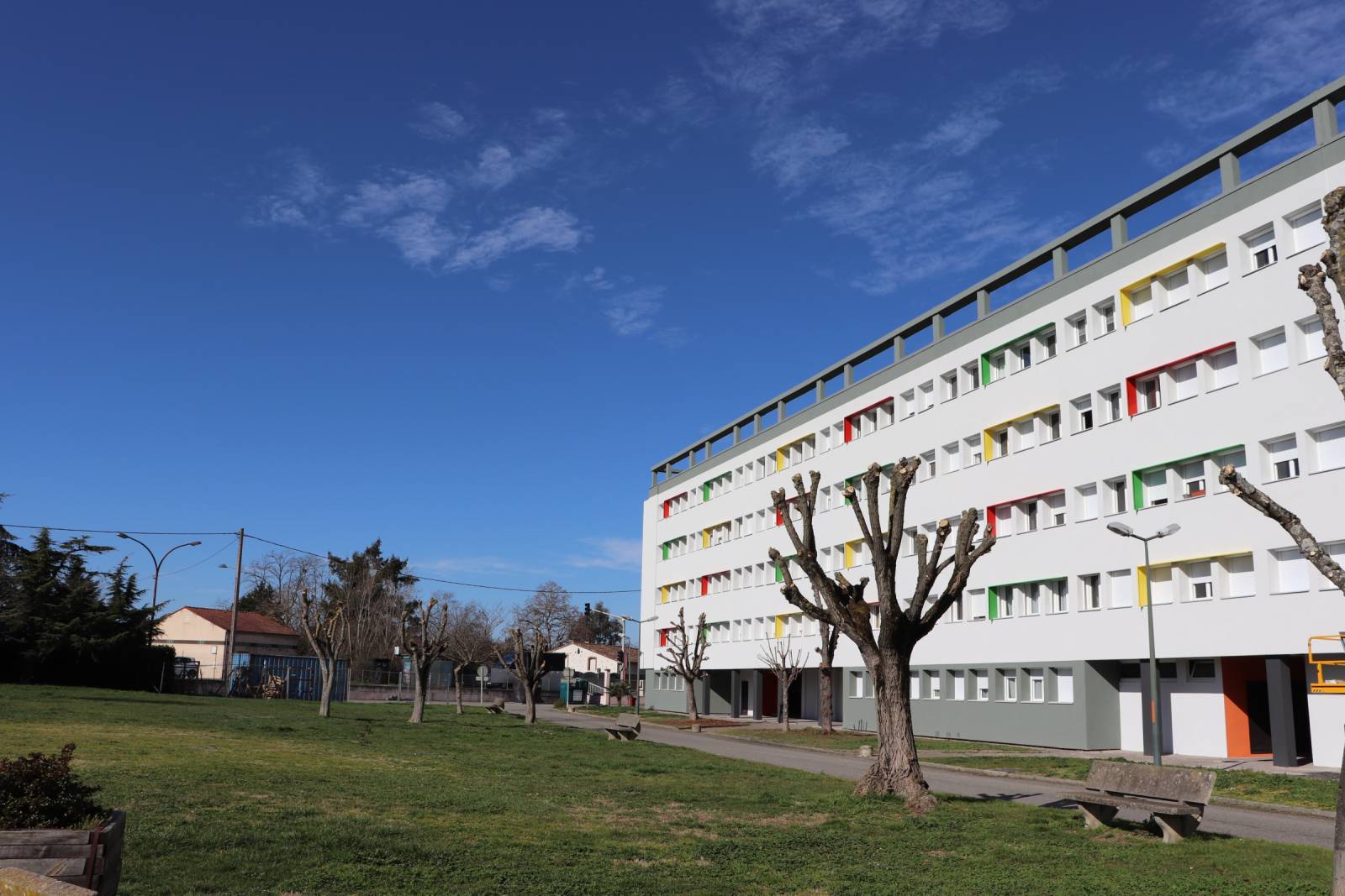 Isolation Thermique par l'extérieur de la cité moderne d'Auterive en Haute-Garonne.